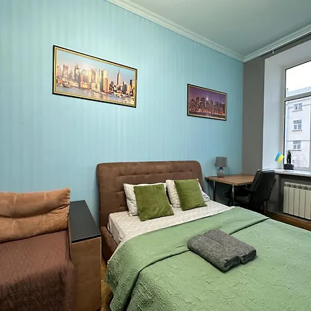 Central Suite: Spacious Two-bedroom Near Gulliver Mall *