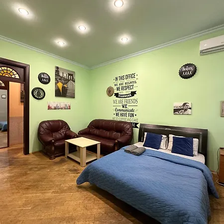 Central Suite: Spacious Two-bedroom Near Gulliver Mall *