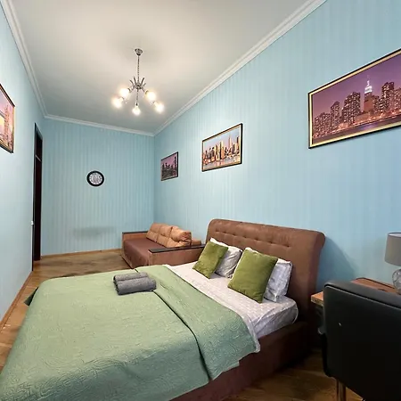 Central Suite: Spacious Two-bedroom Near Gulliver Mall